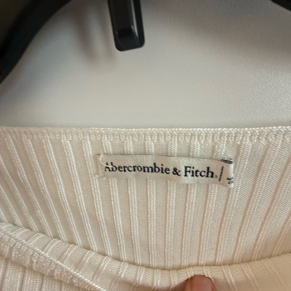 Abercrombie and Fitch size medium sweater - Picture 2 of 4